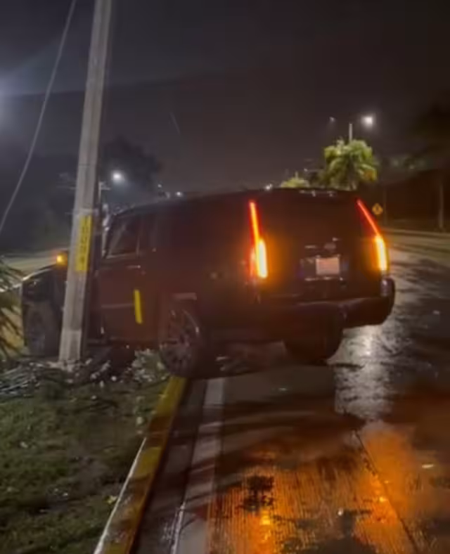 El conductor fue atendido por paramédicos; su estado de salud es estable