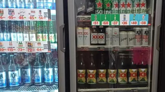 Expendios de cervezas en Hopelchén están preparados para la noche mexicana, esperando un incremento en ventas del 20%