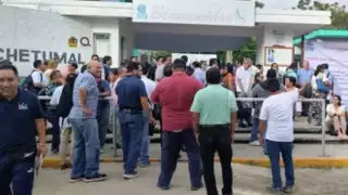 Maestros del Sitacobaqroo protestan por aumento salarial en Chetumal.