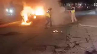 Reportan incendio de vehículo en Playa del Carmen