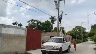 Apagón en Sabancuy deja sin luz a colonias por más de 15 horas; vecinos exigen mejoras a CFE