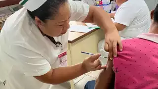 IMSS-Bienestar lanza campaña de vacunación en Campeche contra el VPH, causa de cáncer 