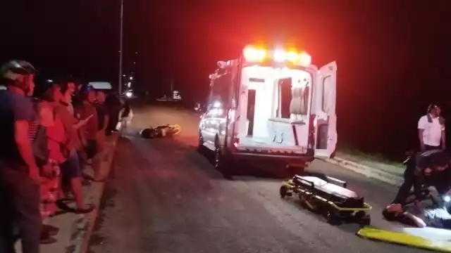 Motociclista derrapa en carretera Santa Cruz–Hecelchakán por exceso de velocidad.