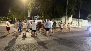   Vecinos bloquean la calle 42 sur de Mérida luego de tres noches consecutivas sin energía eléctrica   