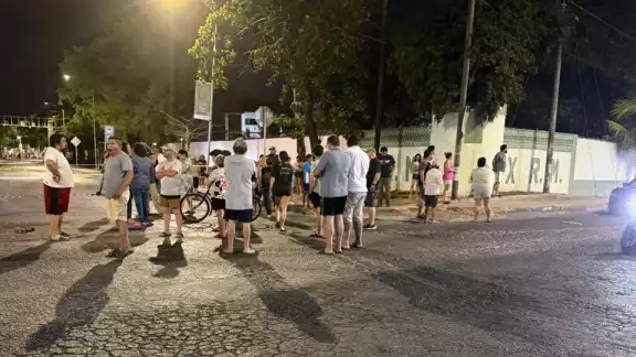 Los protestantes aseguraron que los niños lloran y los adultos mayores se encuentran en riesgo debido a esta situación