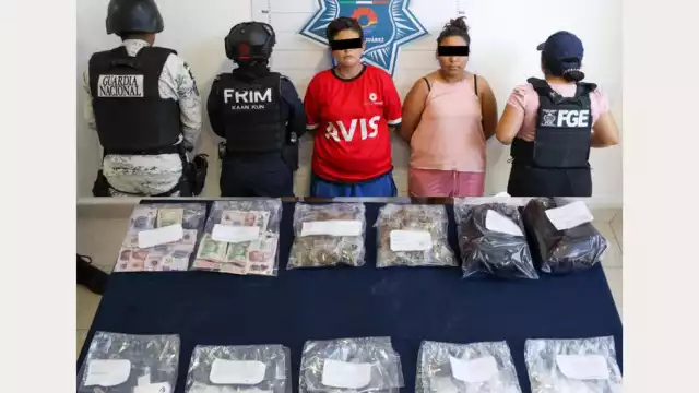 Les aseguraron más de 200 dosis de presuntas drogas: cristal, marihuana, piedra y cocaína.