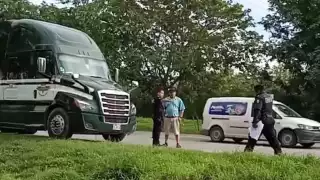 Hombre intenta robarse un tráiler en el Periférico de Mérida