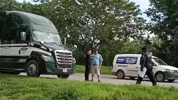 El afectado pidió ayuda a unos patrulleros que pasaban por el sitio en ese momento.