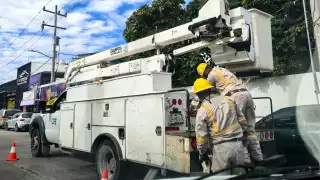 Pescadores de Carmen reclaman a la CFE por negarse a pagar daños de una lancha con valor de 100 mil pesos