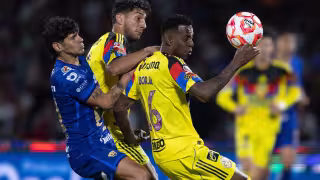 La lesión de Sebastián Cáceres distrajo al cuerpo técnico del América y habrían cometido la falta.