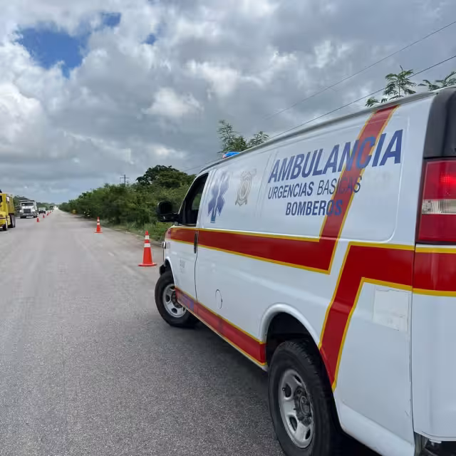 El cuerpo encontrado a un costado de la carretera, tenía la cabeza cubierta y estaba maniatado