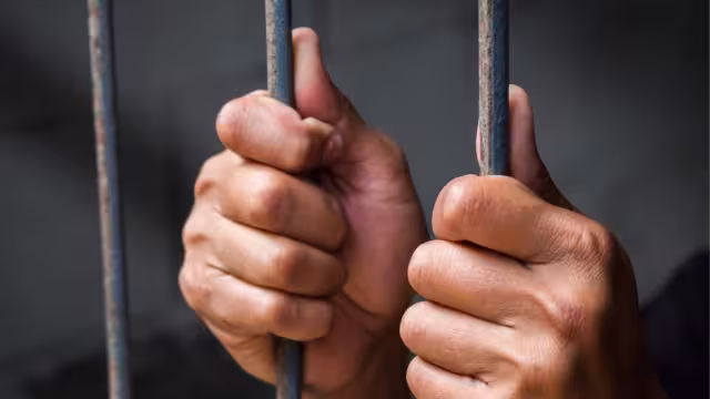 El hombre deberá de permanecer en prisión preventiva