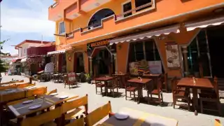 Empleados de restaurantes en Isla Mujeres se van de vacaciones obligatorias