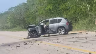 Se registra fuerte choque entre dos autos en la vía Temozón-Calotmul