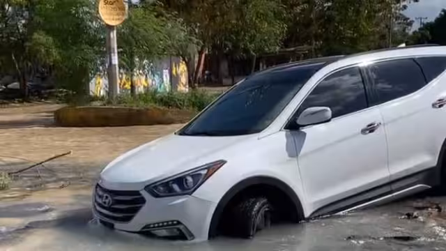 La fuga del agua provocó desperdicio de miles de litros de agua, que podrían causar afectaciones a habitantes de la zona