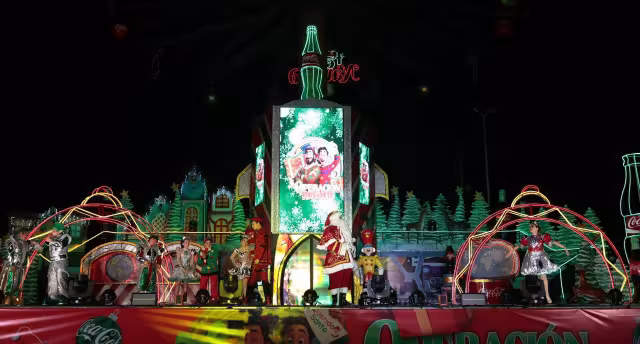Hay espectáculos en el escenario del árbol de Navidad más grande de Yucatán