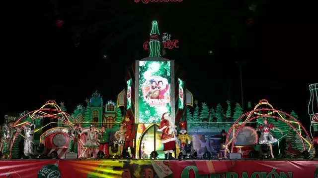 Hay espectáculos en el escenario del árbol de Navidad más grande de Yucatán
