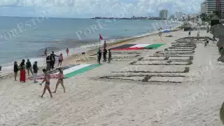 Colectivo “Quintana Roo por Palestina” se manifestaron en la Playa Delfines de Cancún