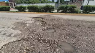 Avenida Eugenio Echeverría en Champotón, repleta de baches a un año de su pavimentación