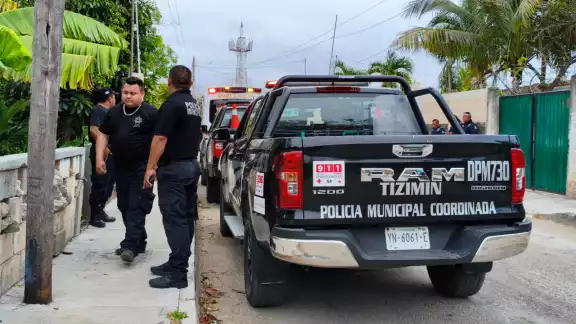Policías atendieron el reporte del hombre sin vida en Tizimín Policías atendieron el reporte del hombre sin vida en Tizimín