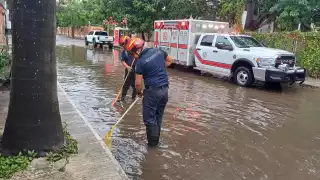 Fuertes lluvias causaron encharcamientos e inundaciones en Playa del Carmen