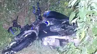 Motociclista de 18 años pierde la vida tras derrapar en la vía Buctzotz-Dzilam González