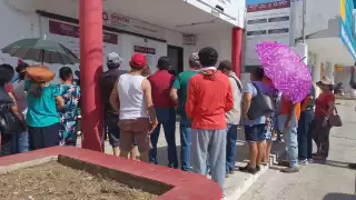 Habitantes de la  Colosio de Playa del Carmen  protestan  por costos de escrituras 