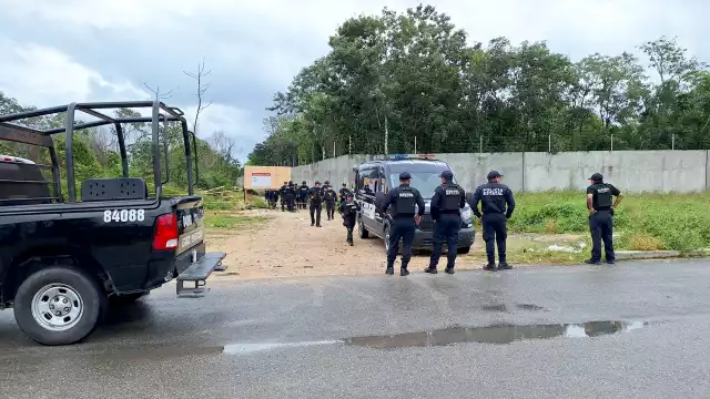 La afectación abarca 250 lotes; las víctimas asumieron la posesión de los terrenos tras pagar 300 mil pesos. El operativo incluyó aproximadamente 50 policías. (