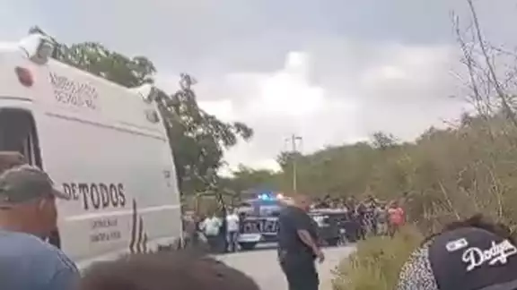 La Policía Estatal acordonó el área y esperó la llegada del SEMEFO. La Policía Estatal acordonó el área y esperó la llegada del SEMEFO.