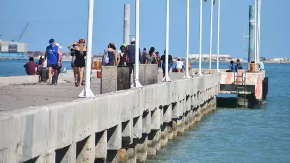 Buscan prevenir que paseantes pongan en riesgo su vida en el mar Buscan prevenir que paseantes pongan en riesgo su vida en el mar