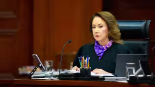 Ministra Yasmín Esquivel pide respetar autonomía de universidades ante restricciones a comida chatarra