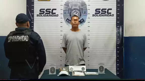 Hombre que asaltaba con un arma de juguete es detenido en Playa del Carmen.