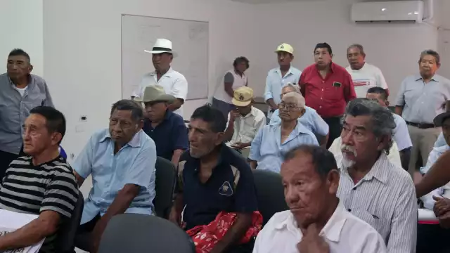 Una comisión de ejidatarios acude a la Procuraduría Agraria para exponer los problemas que sufren