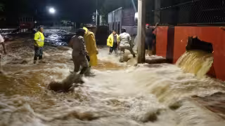 Lluvias son martirio para Ich Ek; rompen barda para desahogar inundación de escuela