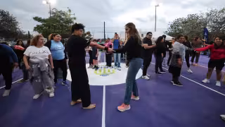 Ofrece la Comuna macroclase de defensa personal en la Cancha Violeta de Vista Alegre Norte