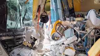 La parte frontal del local resultó severamente afectada, mientras que el parabrisas quedó destrozado por el fuerte choque
