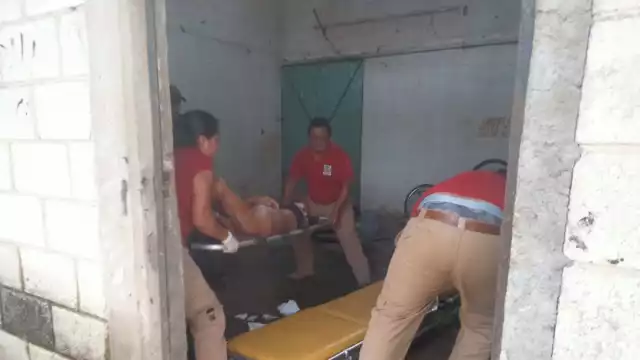 Paramédicos auxiliaron al hombre herido en Izamal