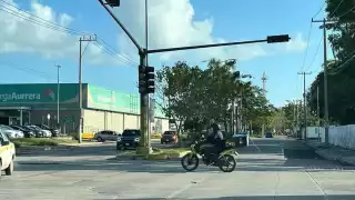 Caos vial sobre avenida Constituyentes de Chetumal