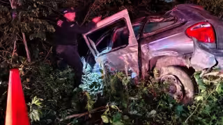 Vuelca camioneta con siete albañiles en el entronque a la vía Kinchil-Celestún