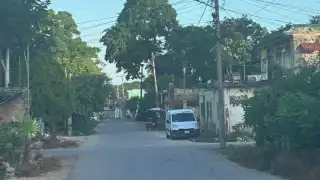 Vecinos de sur de Lázaro Cárdenas denuncian falta de luz desde hace días; piden a la CFE soluciones