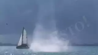 Una embarcación se encontraba muy cerca cuando sucedió el fenómeno.