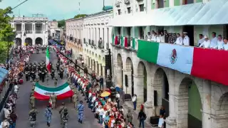 Más de cinco mil personas participaron en el desfile por el aniversario de la Revolución Mexicana en Mérida