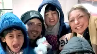 Después de esperar 6 años, el tío logró conocer a sus sobrinos en persona