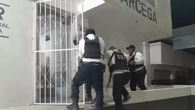 Hombres arrestados comparecen ante las autoridades en Escárcega