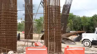 Colapsan estructuras de hierro para el Tren Maya en Chetumal