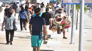 Comerciantes de Progreso acusan a los vendedores de tours por ahuyentar al turismo; piden que se reubiquen