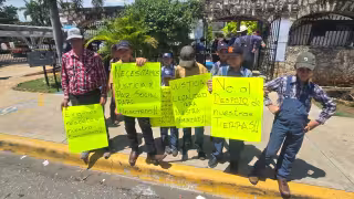Menonitas protestan en Casa de Justicia por despojo de tierras en Hopelchén