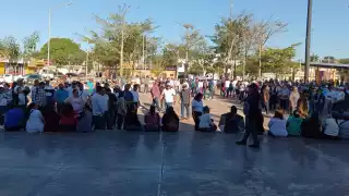 Los docentes se reunieron en el parque central