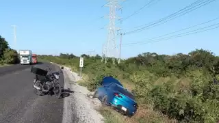 Otro accidente en la Isla Aguada-Sabancuy: Conductor herido tras salirse de la vía