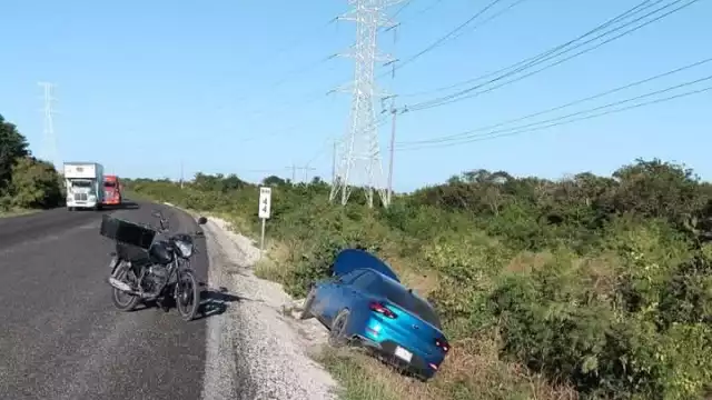 Un accidente ocurrió en la carretera federal 180 entre Isla Aguada y Sabancuy